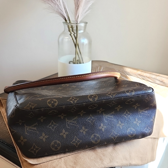 LOUIS VUITTON Monogram Looping GM Bag 2002 - Picture 10 of 17